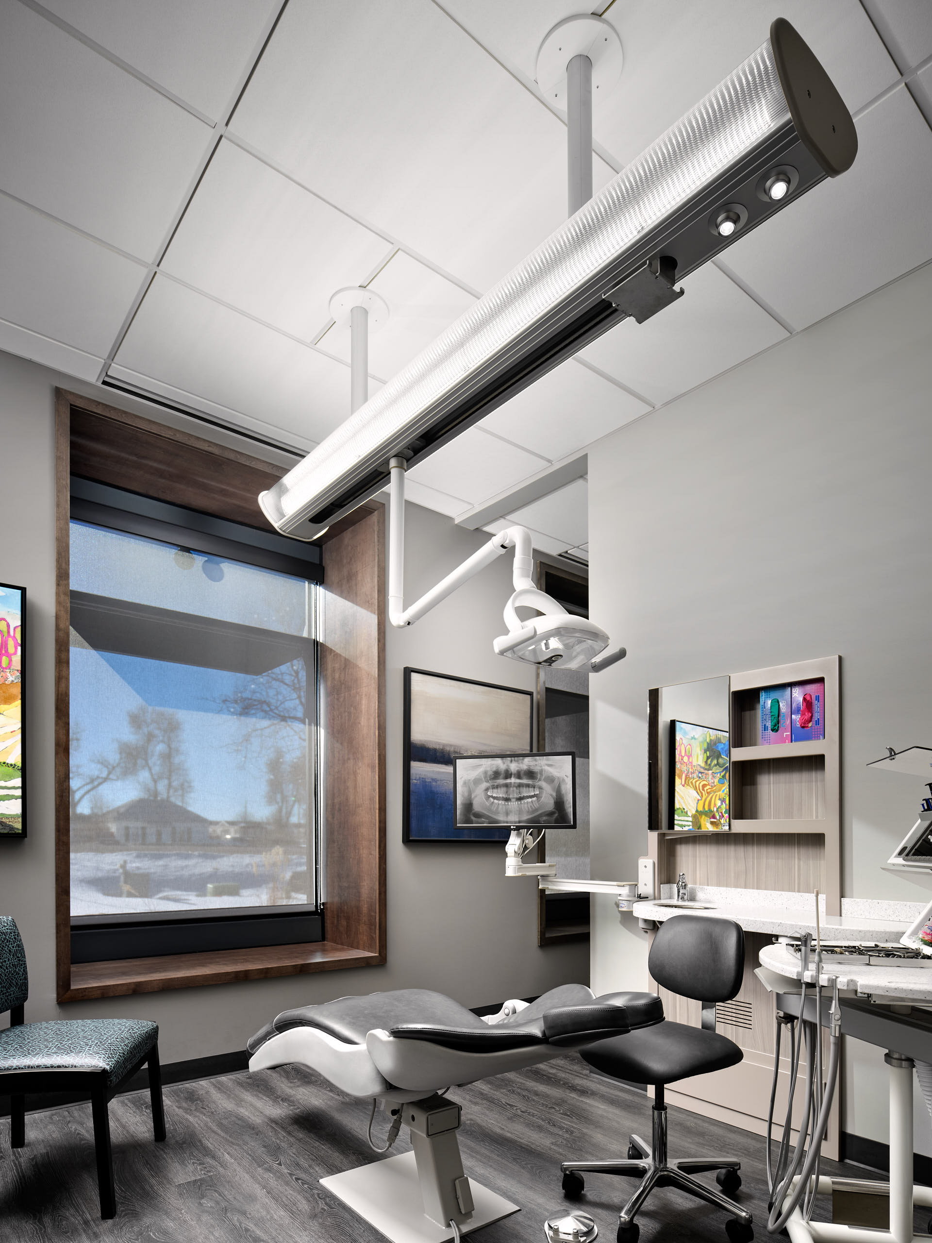 Commercial interior photography by Warren Diggles. 2 point perspective of Richter Orthodontics treatment room. Project by Design Ergonomics, VFLA Architects, and Elder Construction.